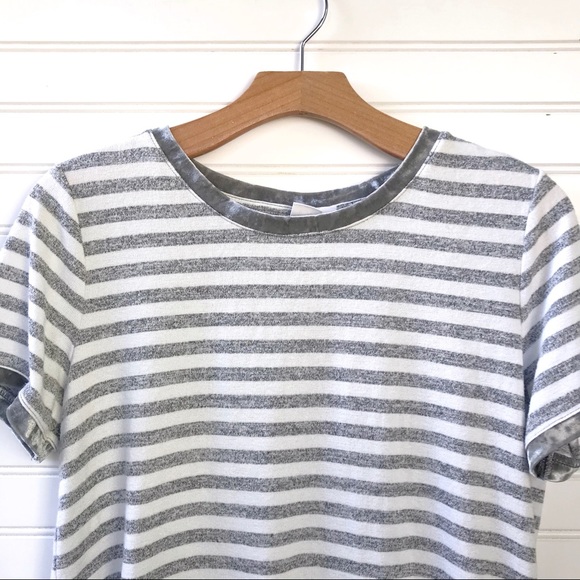 ⭐️ 3 for $25 Gap Stripe Tee - Picture 3 of 6